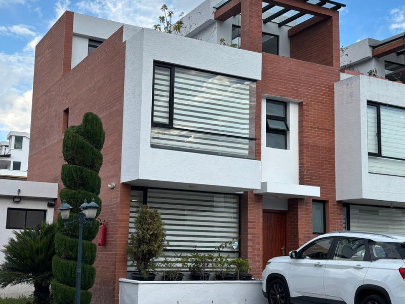 Casa en Venta en Conjunto - $ 160.000 - Tumbaco
